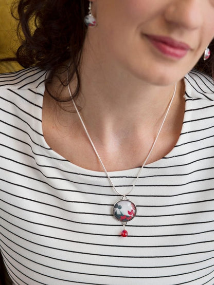 Red and grey earrings Amélie Gagné Studio